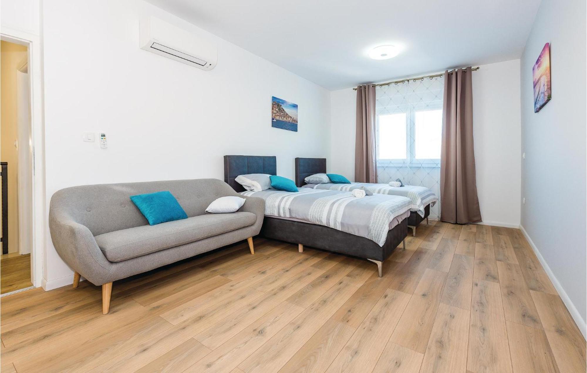 Beautiful Home In Sibenik With Kitchen Екстериор снимка
