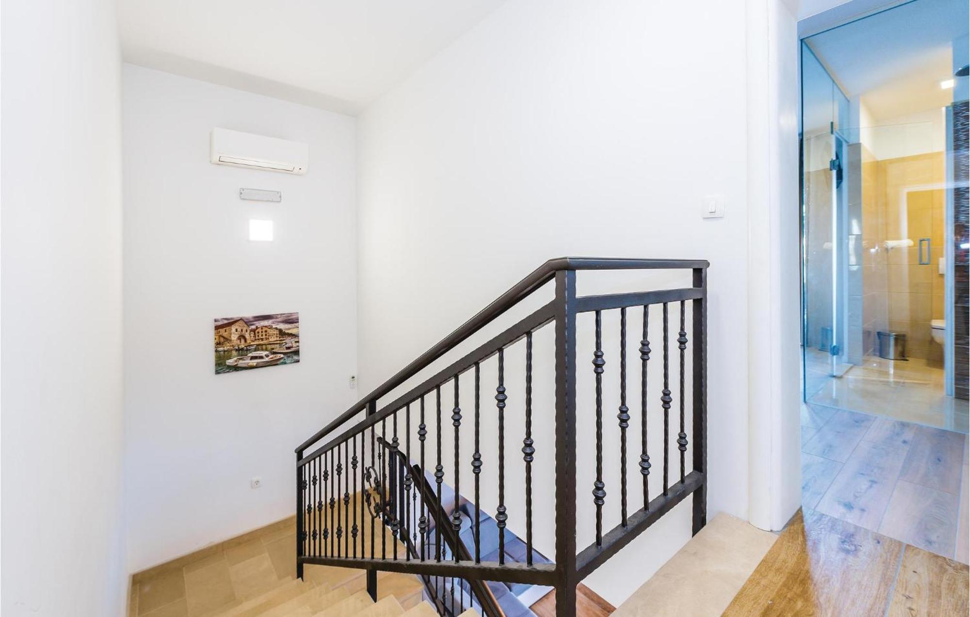 Beautiful Home In Sibenik With Kitchen Екстериор снимка