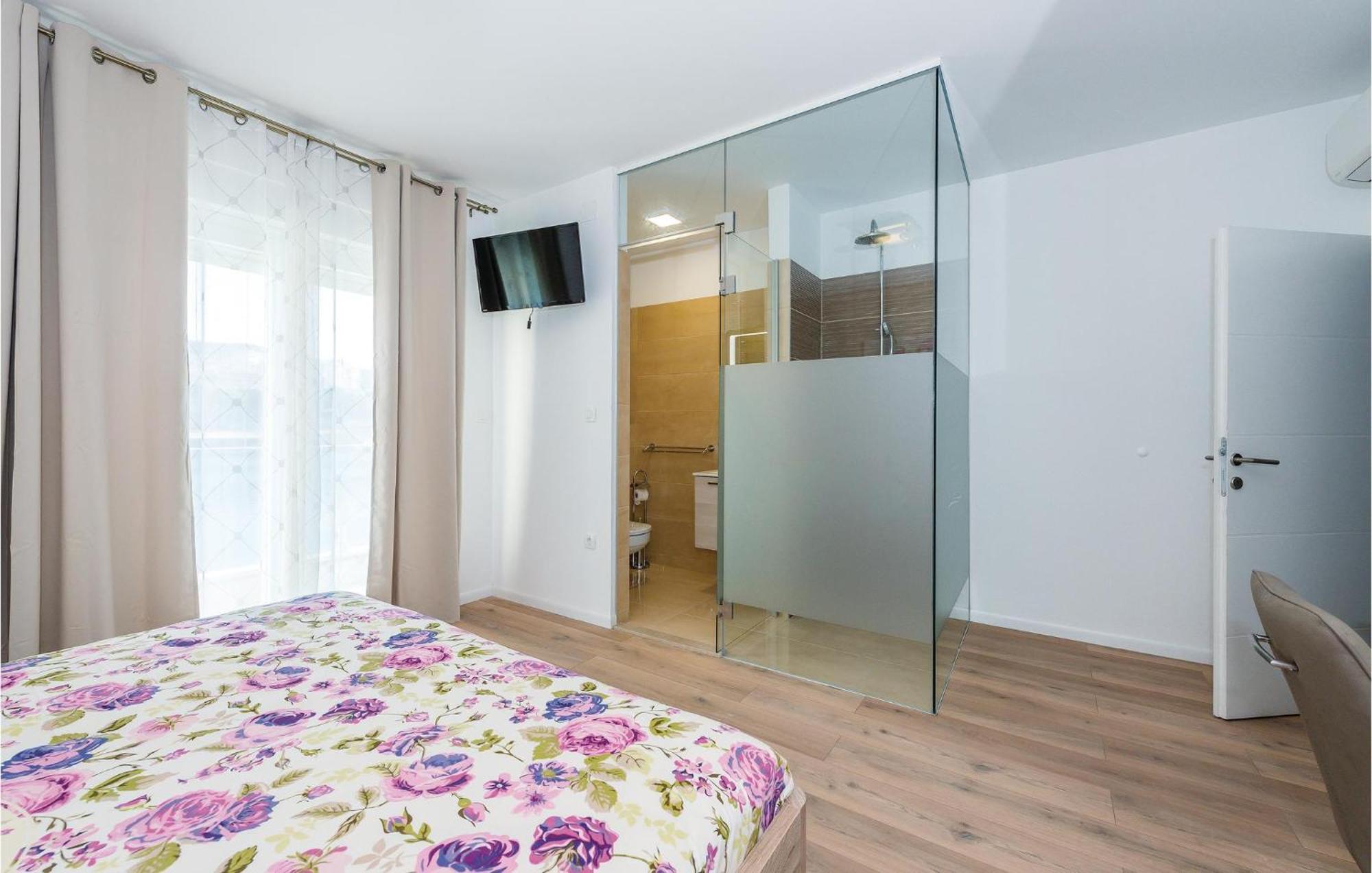 Beautiful Home In Sibenik With Kitchen Екстериор снимка
