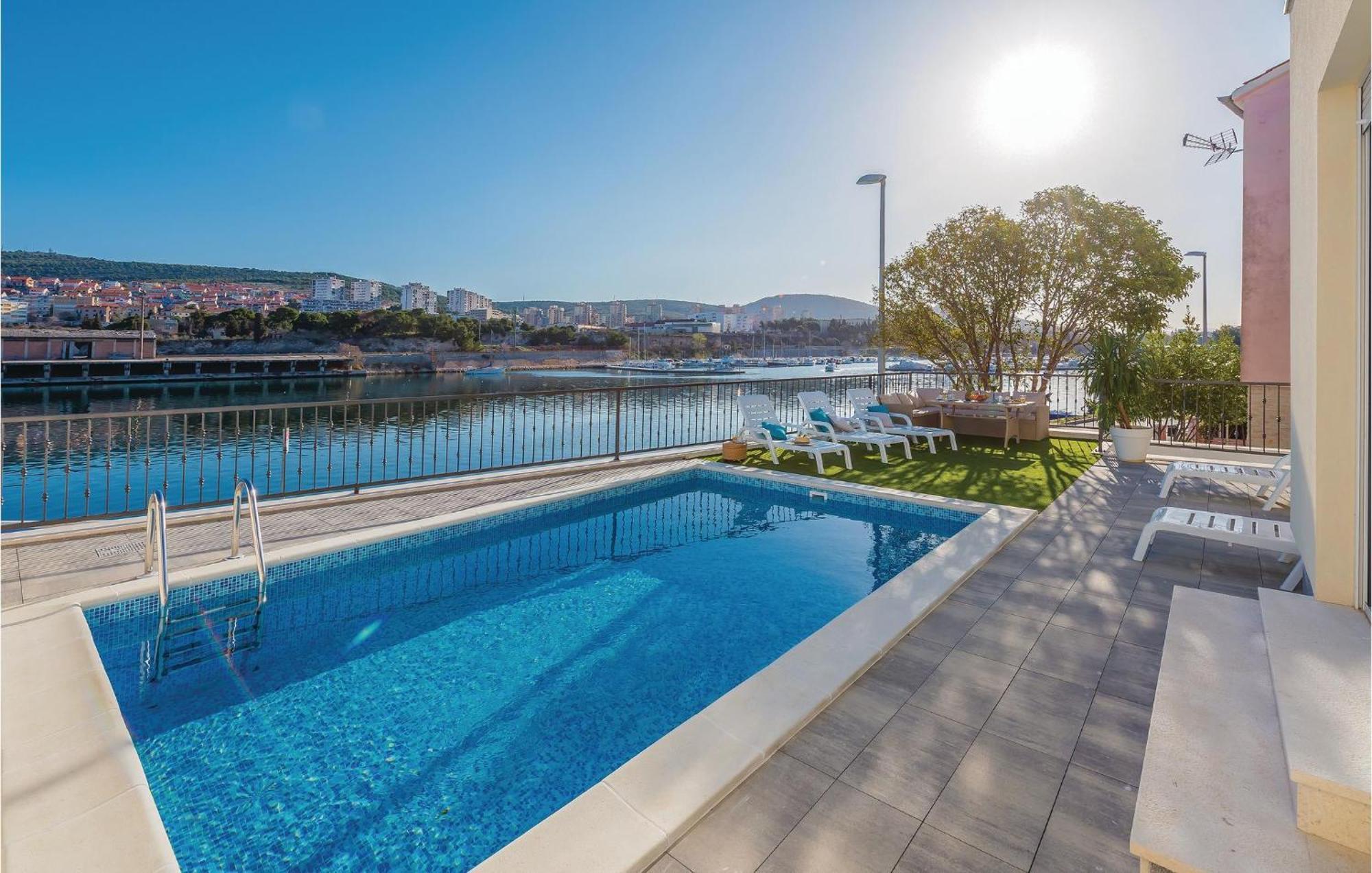 Beautiful Home In Sibenik With Kitchen Екстериор снимка